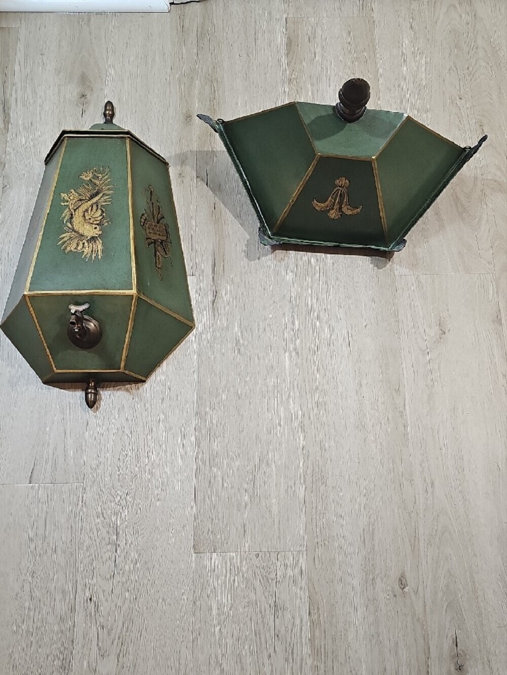Vintage Pair Metal Lavabo Set Toleware Painted Tin Wall Decor - Picture 13 of 17